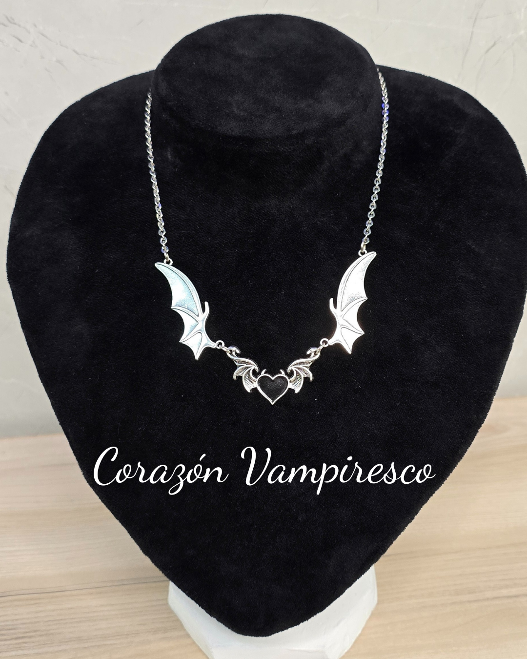 Collar Corazón Vampiresco