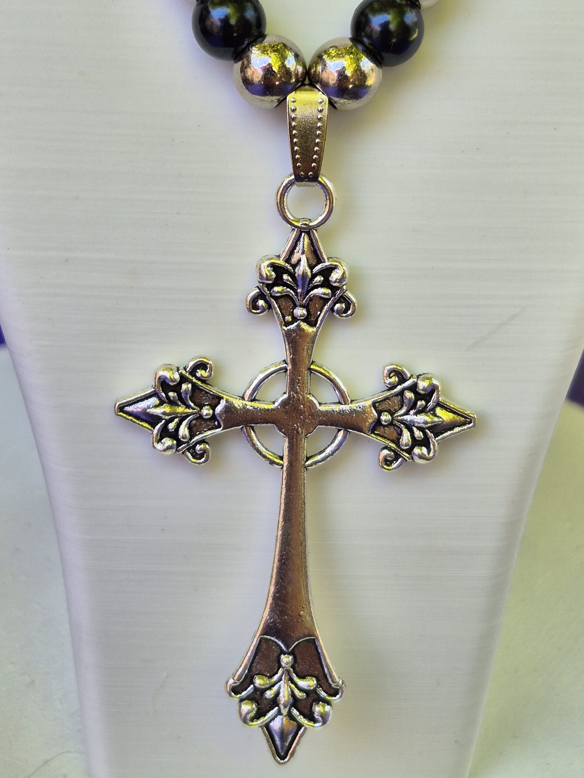 Collar Cruz con Puas - Image 3