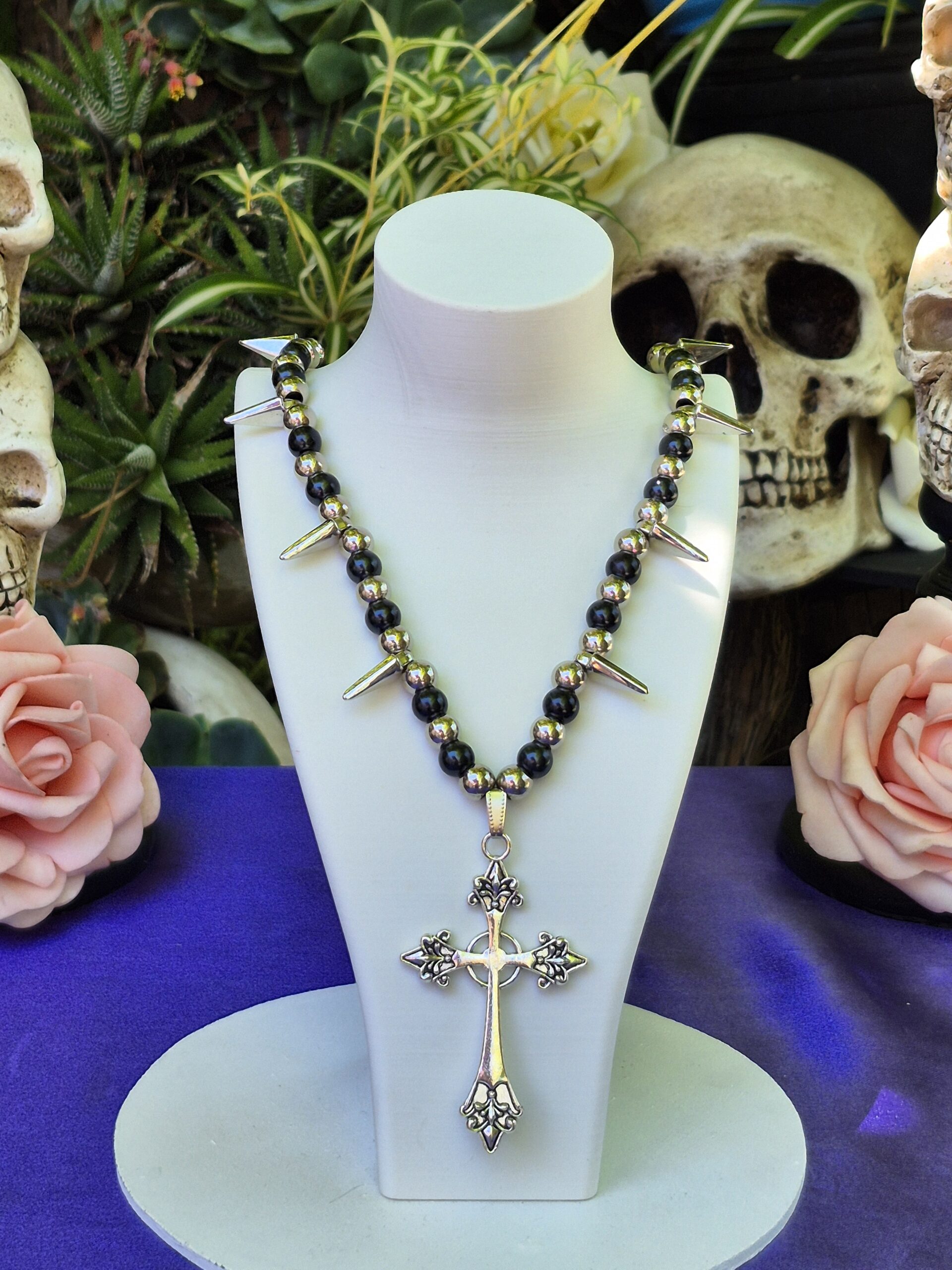 Collar Cruz con Puas - Image 2