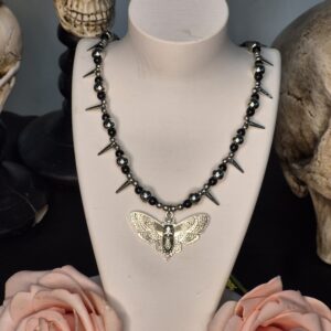 Collar Polilla con Púas