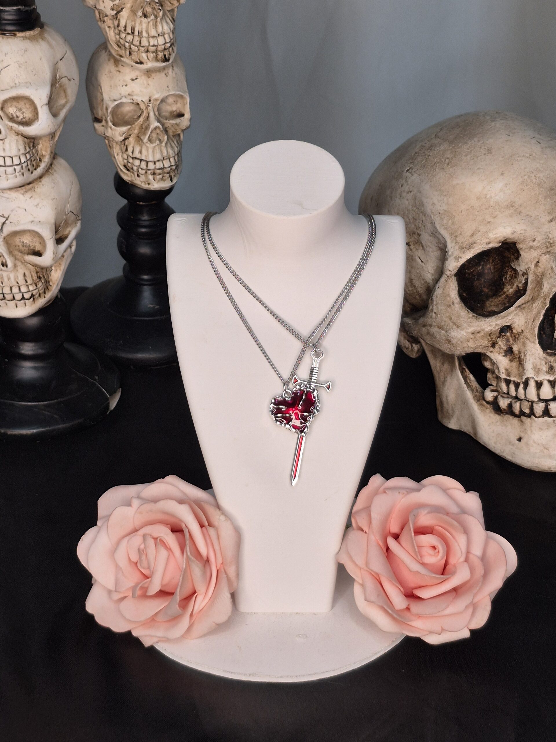 Collar Corazón con espada