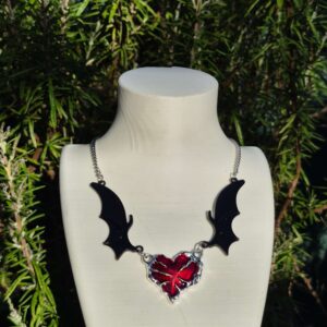 Collar Corazón Alado Oscuro