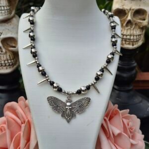 Collar Polilla Calavera con Púas
